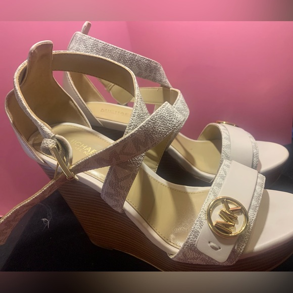 Michael by Michael Kors “Carmen” Logo Wedge heel sandals sz 7 - Picture 5 of 12